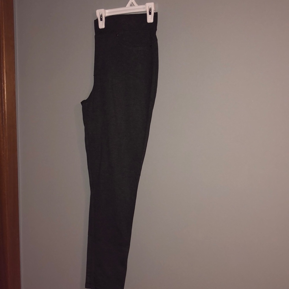 BRAND NEW WOMAN’S CHARCOAL GREY PULL ON PONTE LEGGING! NWT! SKINNY LEG!